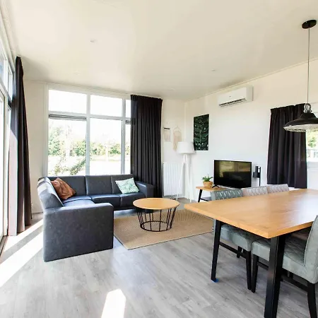 Luxurious With Outdoor Sauna And Spa, Just 5 Km From Valkenburg Holiday home Schin op Geul